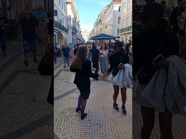 As Alunas Encantam e Fascinam! | Música de rua em Portugal | Rua Augusta, Lisboa