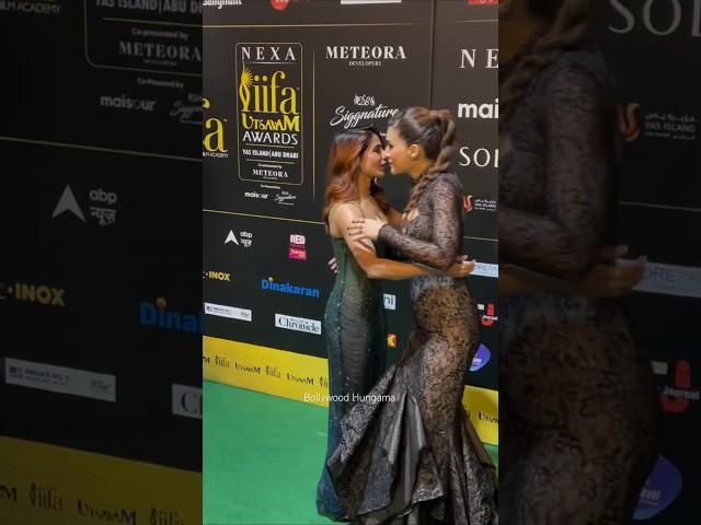 WHEN TWO BEAUTIES MET  #kritisanon #samantha #shorts #bollywood #actress #iifa