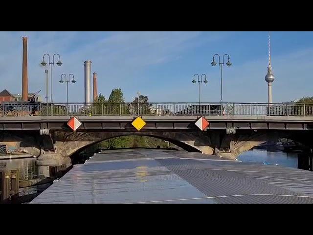 zu tal auf der Spree durchfahrt Schilling brücke