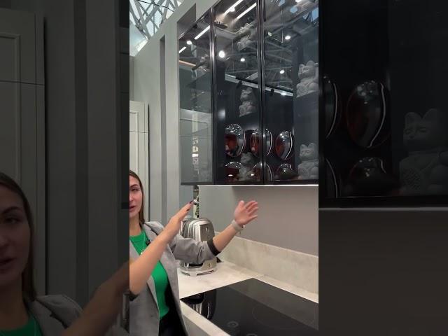 Витрина и вытяжка не совместимы #мебельназаказ #мебель #kitchen