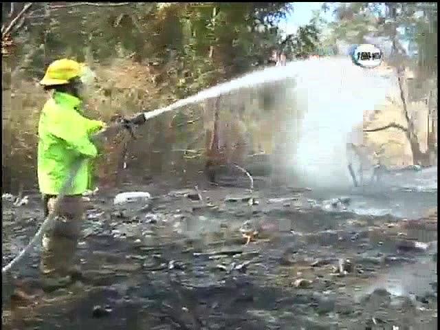 Incendio amenazó viviendas del Reparto San Juan