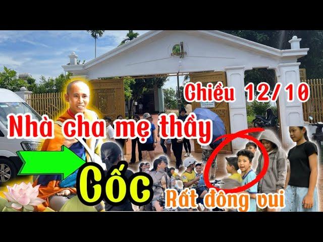 Chiều 12/10 nhà cha mẹ thầy đến cốc rất đông vui 