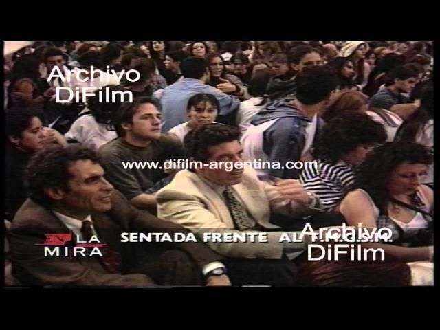 DiFilm - Sentada frente al Teatro General San Martin (1995)