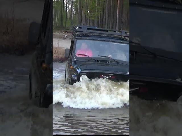 UAZ Hunter overcomes the ford