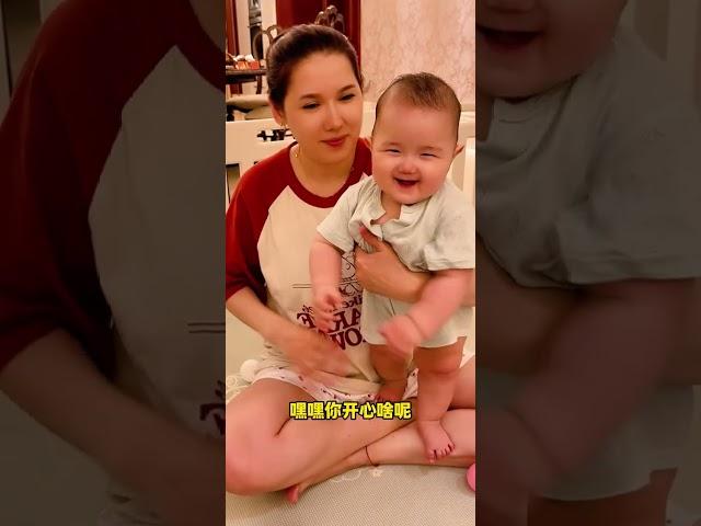 看回国把小老三高兴的#混血宝宝 #萌娃 #中俄婚姻 #跨国家庭
