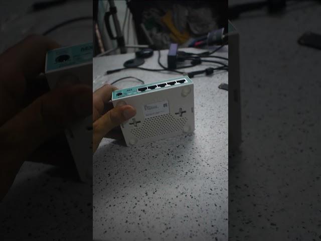 ¡¡Pequeño gigante router de mikrotik RB750 GR3!! #wifi #router #mikrotik #internet