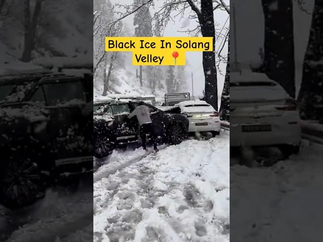 Solang Velley #trending #snow #viralvideo #snowfall #snow #solangvalley #manali #himachal #cars