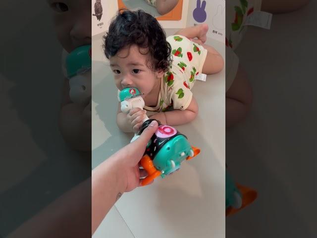 구스파파 실시간 고장 영상 #구스파파#goosepapa#아기#baby#babyshorts#아들#육아#아기영상#아기장난감#생후7개월#육아일상#cute#cutebaby#twerking