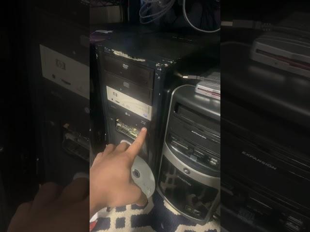 Inserting a cd into a DVD rom drive