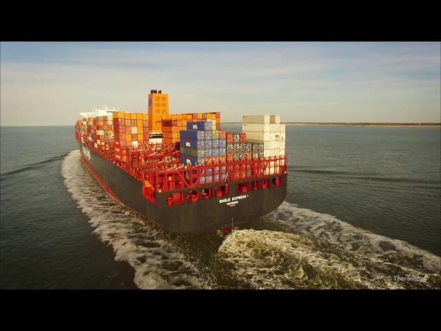 DJI Phantom 3 - Chasing the Hapag-Lloyd Basle Express (4K)