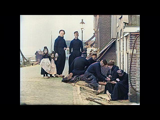 The picturesque village of Volendam in the 1930s in color! [AI enhanced & colorized]