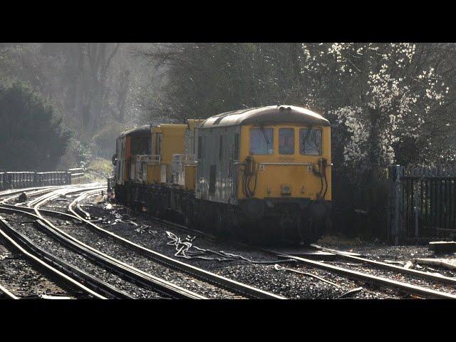 GBRf De-Icer fails at Oxted –73201 & 73213 laid over in Oxted Up Sidings on 27 December 2022