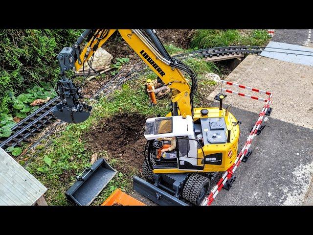 Installation of garbage collecting container. RC Excavator Liebherr A918 clamshell, Dumper, Sprinter