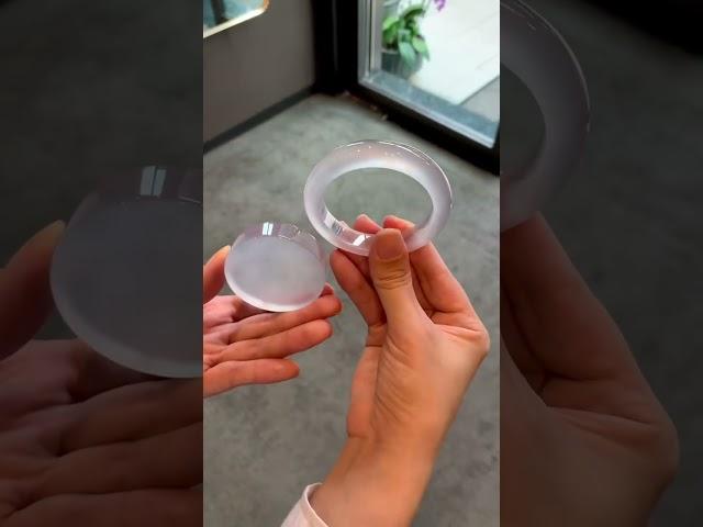 一切美好的詞都體現在這個玻璃種手鐲上！明星都愛的大輪胎玻璃種手鐲一眼看到便是他的大氣，冰透感十足#shorts #翡翠手鐲 #天然翡翠 #珠寶首飾