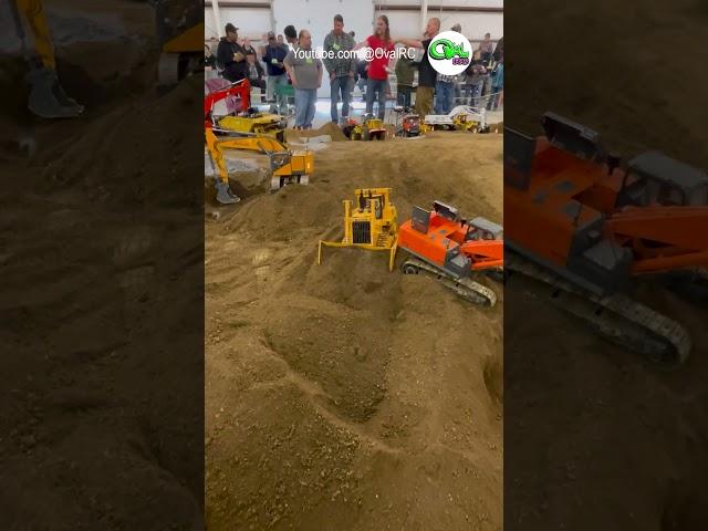 BIG RC bulldozer at the biggest RC construction show Cabin Fever Expo