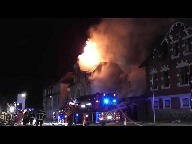 Brand zerstört Häuser in Ellefeld nach Explosion