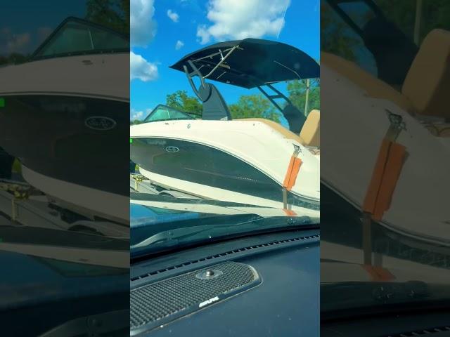 Oh my, What’s this guy got happening? #boat #boating #boatwreck #intoodeep #boatrampfails #chitshow