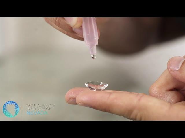 Scleral lens insertion with fingers