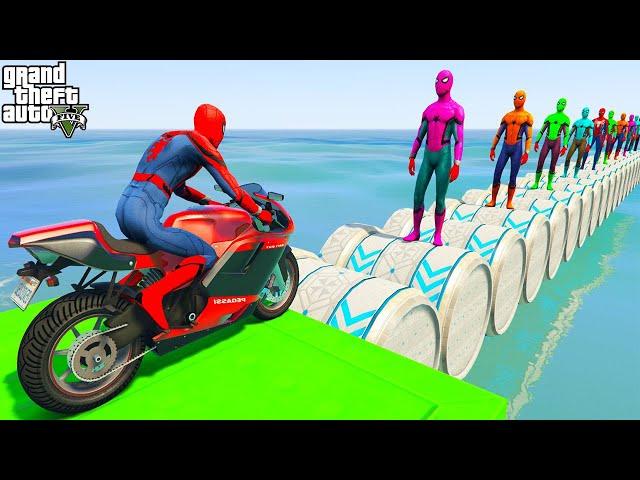 الرجل العنكبوت على دراجة نارية ضد العناكب  - Spiderman on a motorcycle against multi-colored spiders
