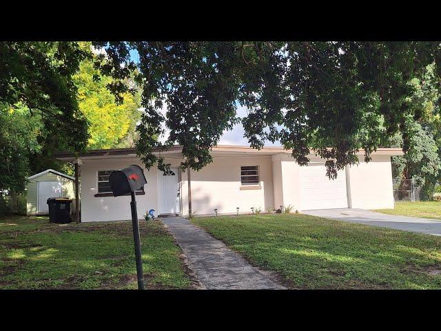 Se Vende Casa de 3 Dormitorios 2 Baños de Esquina con Piscina Privada en Winter Haven, Florida 33881