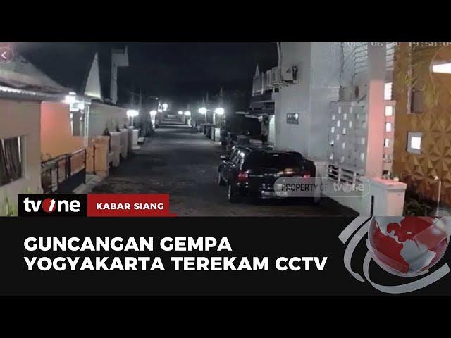 Terekam CCTV Detik-Detik Guncangan Gempa Jogja | Kabar Siang tvOne