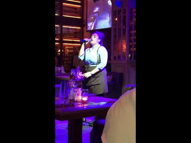 AMAZING !! Waitress Sings incredible voice  (caught on camera)