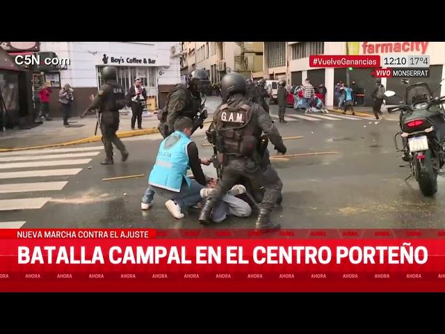 REPRESIÓN y DETENIDOS en la AV. 9 de JULIO: DETENIDOS y VARIOS HERIDOS