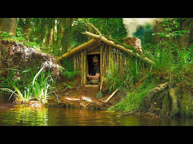 Building complete and warm Viking Shelter under a bridge | Hot Dog for dinner!