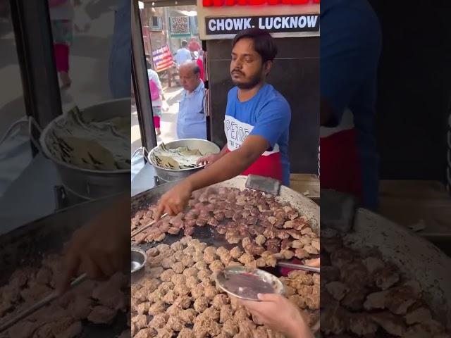 117 saal Purani tunday kebab ki dukan Lucknow mai #shorts #ytshorts #indianstreetfood #streetfood