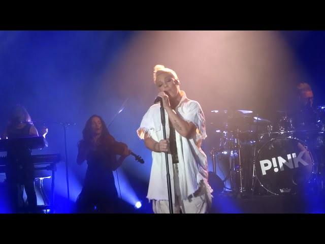 Pink - Beautiful Trauma - LIVE @ Pro7 in concert in Berlin 09.12.2017