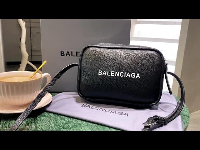 Balenciaga Camera Bag for Women and Men Size 21ⅹ24cm