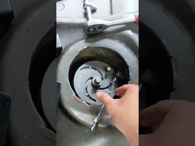 Как снять топливный шланг с бензонасоса без съемника ЛАЙФХАК #автоэлектрик #не_заводится #бензонасос