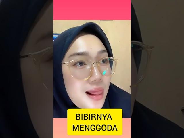 Bibir nyaa kondisikan ukhti.