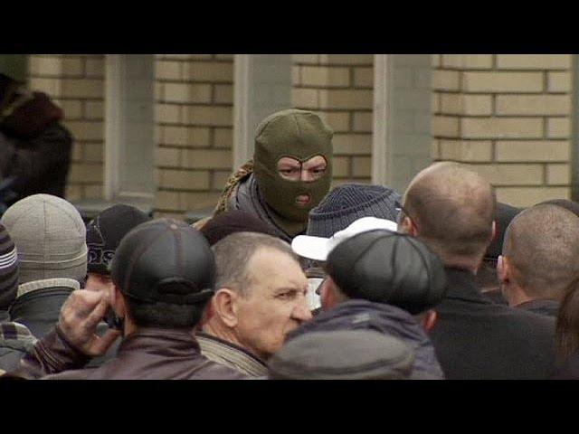 Ukraine: pro-Russian militants seize second building in Slavyansk