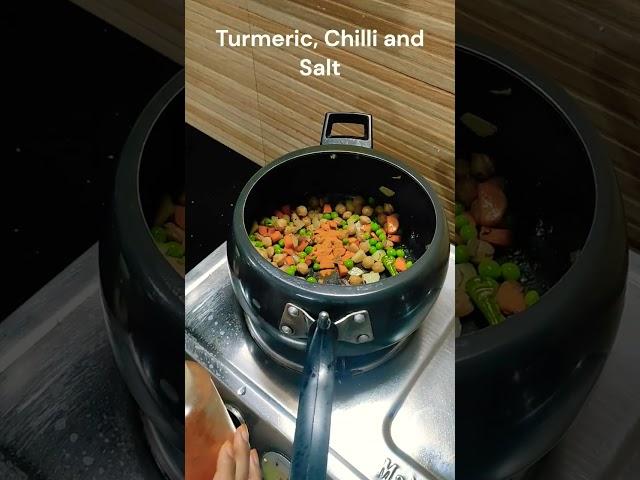 Simple Khichdi with Veggies and Soya.. #healthy #food #khichdi i #homemadefood #shorts
