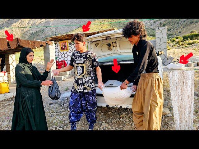 Zulfa's nomadic life, Yousef's efforts to build a kitchen in Ramin's absence