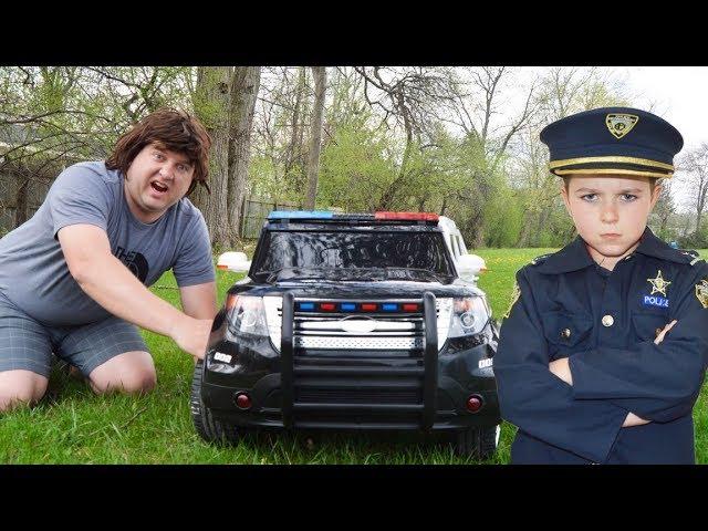 The Little Heroes Police Have Car Trouble At The Park