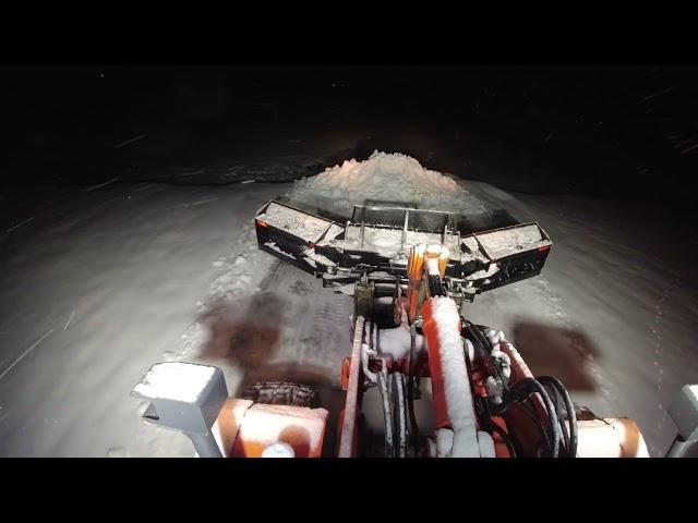 Plowing 15 cm of snow | Hitachi zw220 | Tellefsdal U-plow