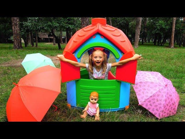 Polina makes Playhouse for Baby Dolls