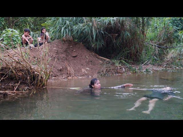 Brave single mother jumps into deep water to save drowning baby girl