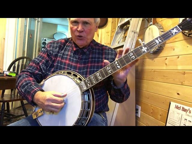 Start to play the banjo.