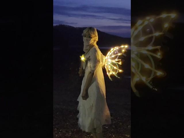 대박 천사야? 황금처럼 빛나는 신비로운 밤의요정 (밤바다 2탄) #바다 #fairy #여행