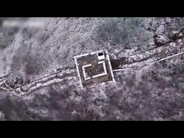 Snowflakes fall on the Qingshanguan #GreatWall in Qianxi County