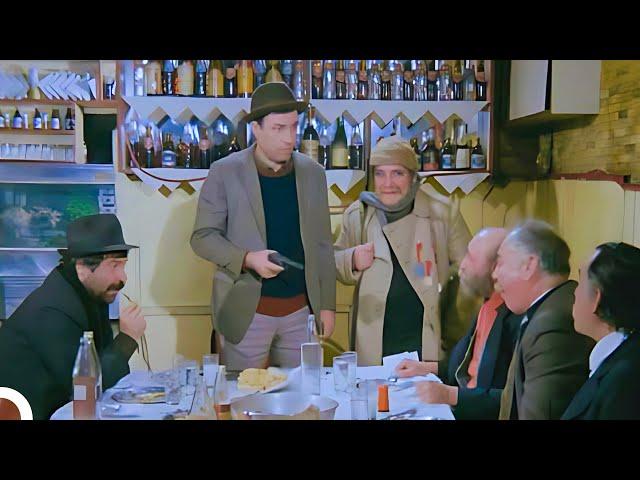 Deli Deli Küpeli | Kemal Sunal Komedi Filmi (Restorasyonlu) İzle