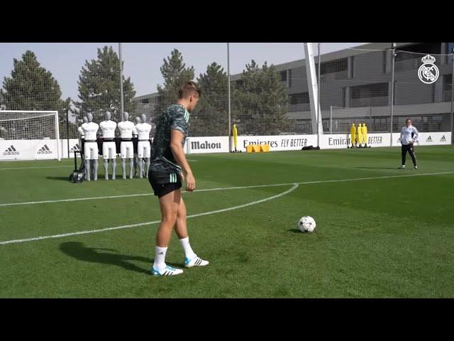 Real Madrid: Free Kick Training Toni Kroos and David Alaba 