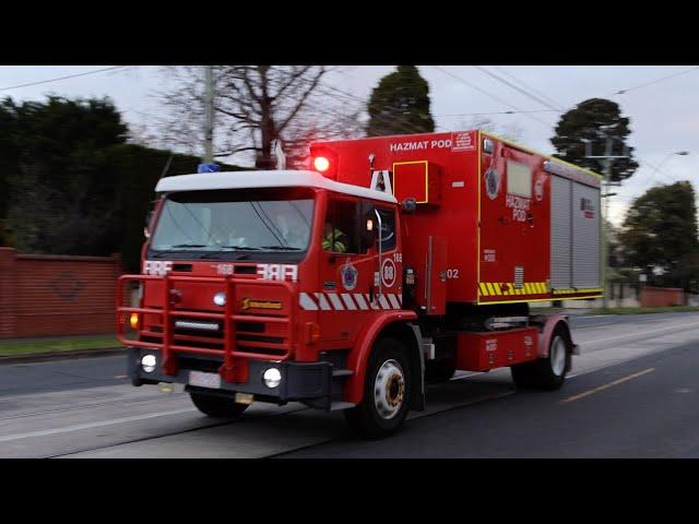 FRV | Hazmat 88 (Transporter Spare) + Pumper 38A Responding Code 1 to Hazmat Incident in Camberwell