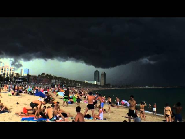 Timelapse: Heavy weather incoming @ Barcelona Beach Rolling Clouds