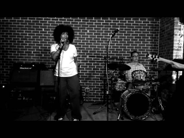 April sings Erykah Badu @Open Mic w/Steve Clements.