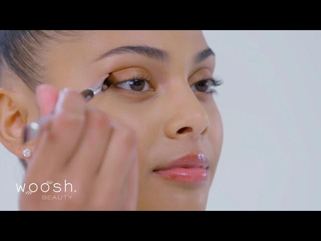 Woosh Beauty The Corner Brush Eye Stamper