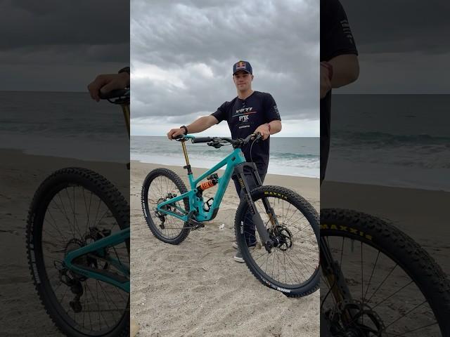 Richie Rude walking us through his 2025 enduro race rig! The Yeti SB160 
